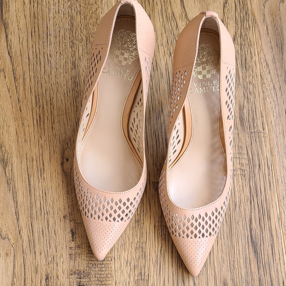Size 8.5 Nude pumps